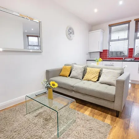 Modern Close To City Centre With Parking דירה