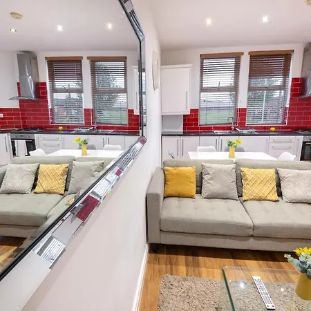 公寓 Modern Close To City Centre With Parking