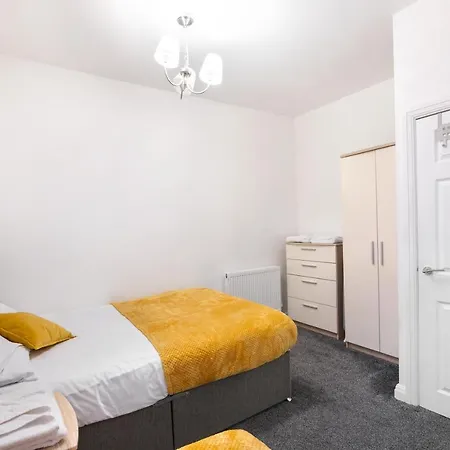 公寓 Modern Close To City Centre With Parking